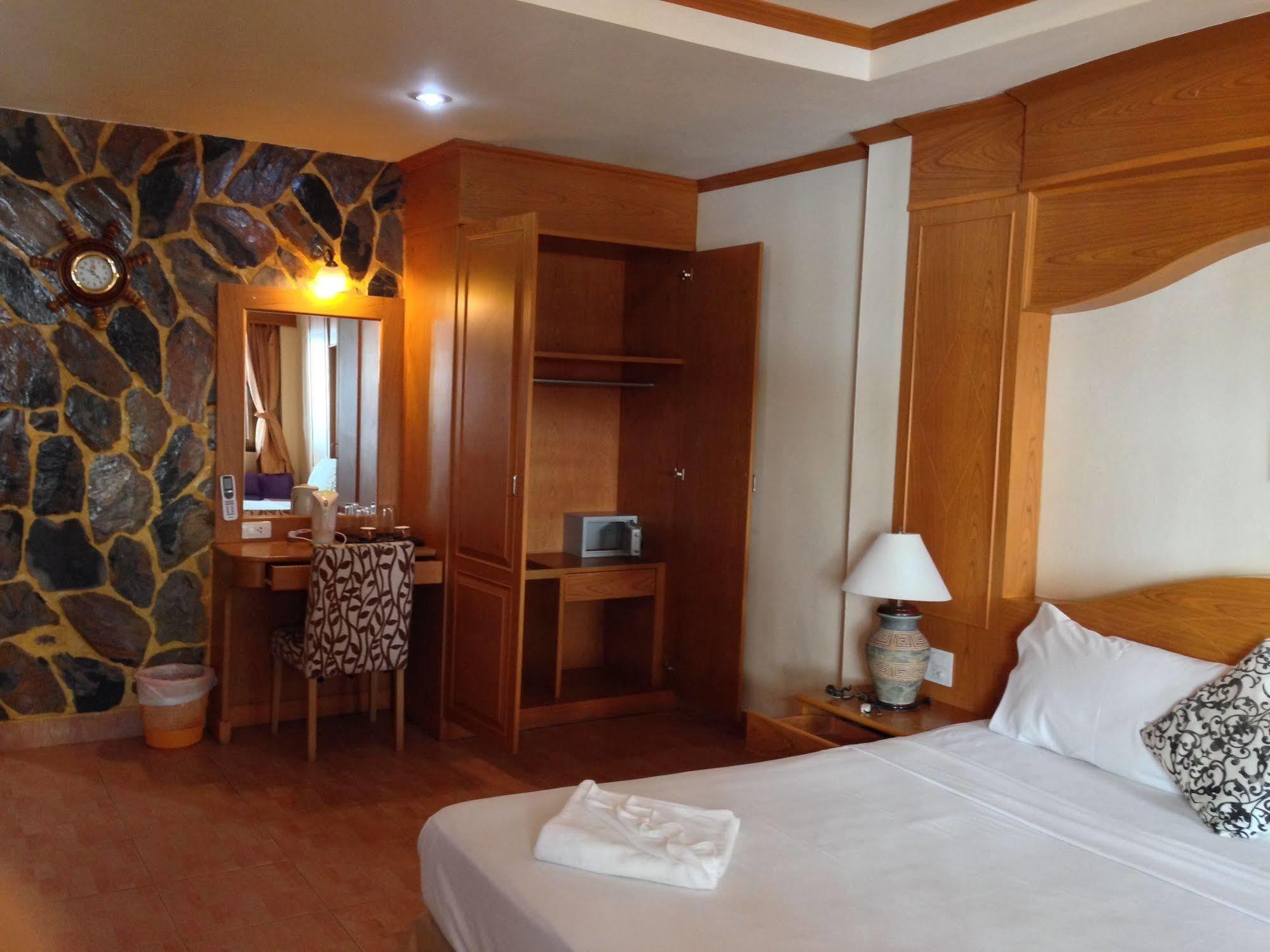 The House Patong Hotel Ngoại thất bức ảnh